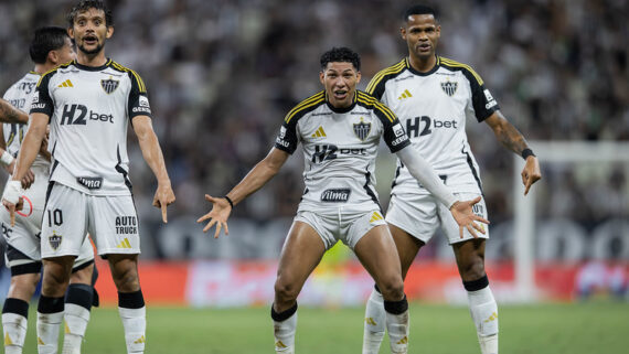 Rony comemora gol diante do Ceará (foto: Pedro Souza / Atlético)