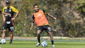 Dudu em treinamento na Cidade do Galo (foto: Pedro Souza / Atlético)