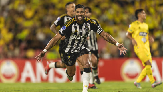Hulk comemora gol na Colômbia (foto: Pedro Souza / Atlético)