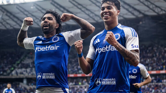 O Cruzeiro venceu o Juventude por 4 a 0, no Mineirão, se manteve na liderança do Campeonato Brasileiro e agora (foto: Foto: Gustavo Aleixo/Cruzeiro)