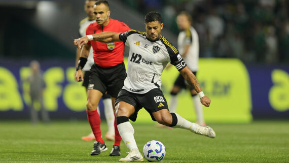 Hulk marca duas vezes em São Paulo, mas não evitou a derrota alvinegra (foto: Pedro Souza / Atlético)