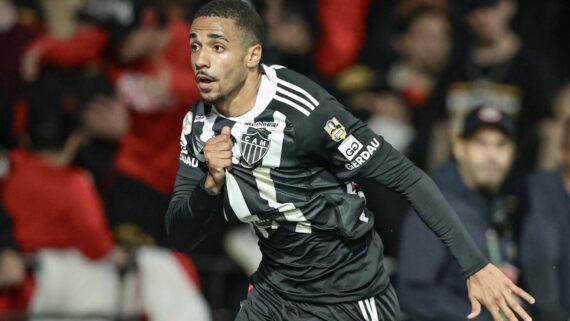 Zagueiro Rômulo pode deixar o Atlético rumo ao futebol português (foto: Foto: Pedro Souza / Atlético)