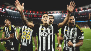 Cuello comemora gol no Maracanã (foto: Pedro Souza / Atlético)