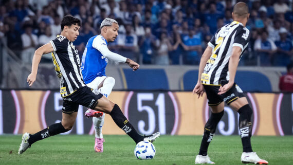 Cruzeiro sai na frente, mas Santos vira no Mineirão (foto: GUSTAVO ALEIXO / FLICKR / CRUZEIRO)
