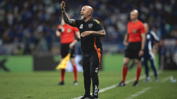 Sampaoli falou sobre estreia com eliminação e questionou eficácia ofensiva do Galo (foto: PEDROU SOUZA / FLICKR / ATLETICO)