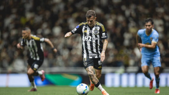 Bernard, de cabeça, coloca o Galo nas semifinais da Sul-Americana (foto: PEDRO SOUZA / FLICKR / ATLETICO)