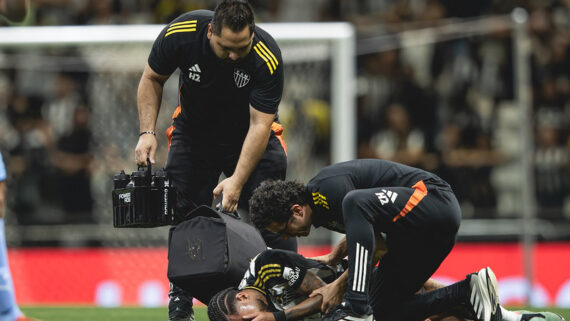 Alexsander se lesionou na partida contra o Bolívar (foto: Pedro Souza / Atlético)