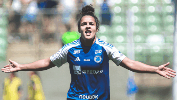 Possível transferência de Isabela Chagas ao PSG agita o mercado do futebol feminino (foto: Foto: Gustavo Martins/ Cruzeiro)