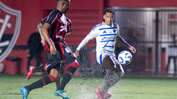 Matheus Pereira em ação contra o Vitória. (foto: Celo Gil / Cruzeiro.)