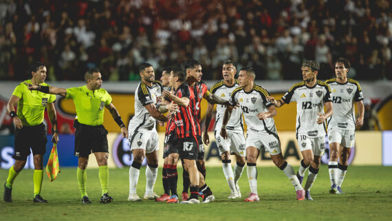 Alex Gomes Stefano na partida entre Vitória x Atlético (foto: Pedro Souza / Atlético)