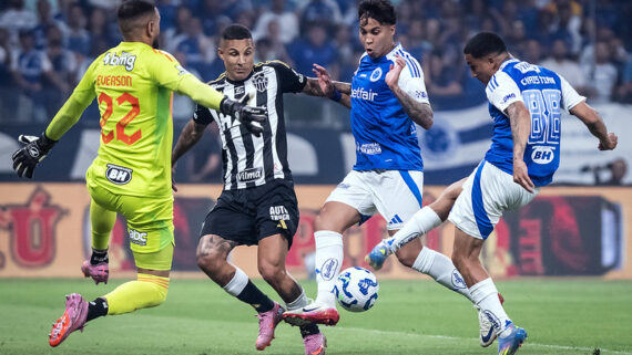 Kaio Jorge busca encerrar jejum de gols contra o Vitória. (foto: Gustavo Aleixo / Cruzeiro)