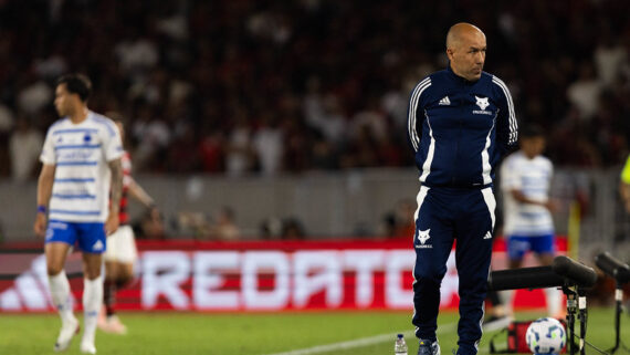 Jardim respondeu aos questionamentos da imprensa após empate no Maracanã (foto: THAÍS MAGALHÃES / FLICKR / CRUZEIRO)