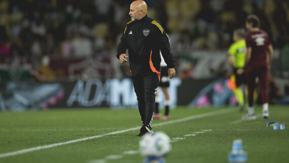 Sampaoli na derrota do Atlético para o Fluminense (foto: Pedro Souza / Atlético)