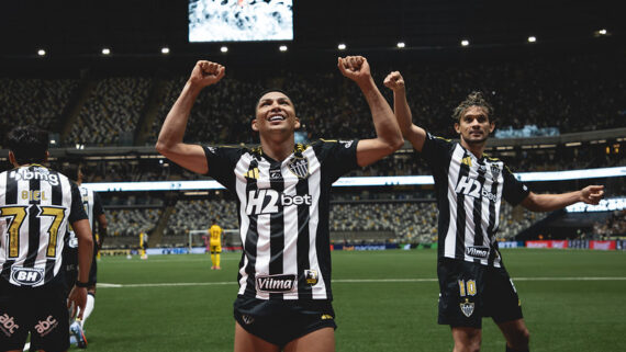 Rony comemora gol marcado na vitória contra o Sport (foto: Pedro Souza / Atlético)