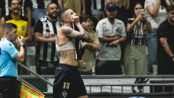 Arana comemora gol na Arena MRV diante do Sport (foto: Pedro Souza / Atlético)