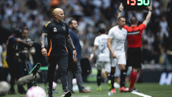 Sampaoli na vitória atleticana contra o Ceará (foto: Pedro Souza / Atlético)