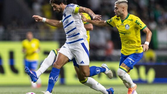 Cruzeiro empata com o Palmeiras em jogo marcado por erros de arbitragem. (foto: Caíque Coufal / Cruzeiro.)