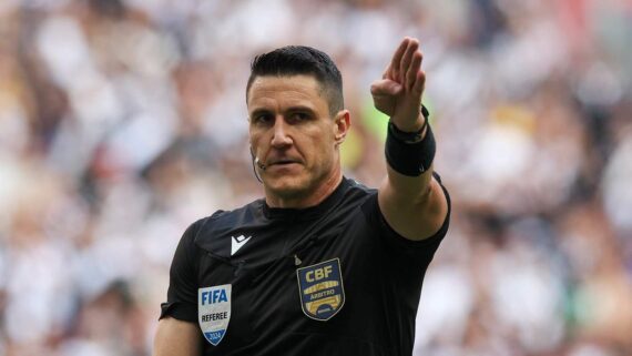 Rafael Klein apita o jogo deste domingo, no Allianz Parque. (foto: Cesar Greco/Palmeiras.)