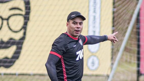 Jair Ventura terá problemas para escalar o Vitória. (foto: Victor Ferreira / EC Vitória.)