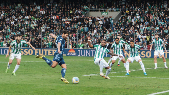 Cruzeiro chega ao Alfredo Jaconi garantido matematicamente na Libertadores. (foto: Matheus de Morais/Cruzeiro.)