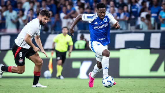 Sinisterra voltou a atuar depois de jogos afastado por lesão. (foto: Gustavo Aleixo / Cruzeiro.)