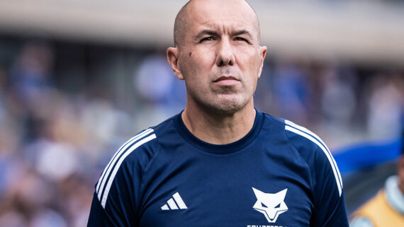 Leonardo Jardim comemora mais uma vitória do Cruzeiro. (foto: Gustavo Aleixo / Cruzeiro.)