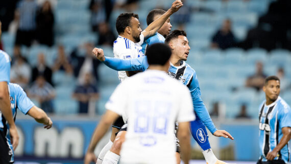 Cruzeiro bate o Grêmio fora de casa. (foto: Lucas Bubols/Cruzeiro.)