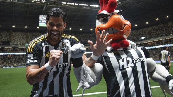 Hulk comemora gol diante do Bahia (foto: Pedro Souza / Atlético)