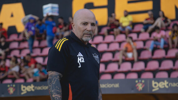 Sampaoli na Ilha do Retiro (foto: Pedro Souza / Atlético)