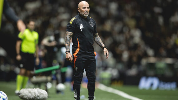 Sampaoli no empate do Atlético com o Fortaleza (foto: Pedro Souza / Atlético)