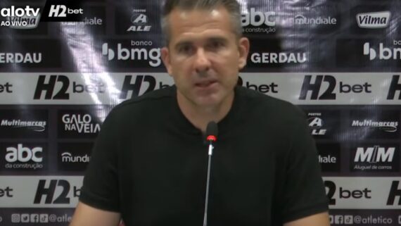 Victor em pronunciamento após o empate em Porto Alegre (foto: Reprodução )