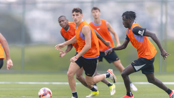 Tomás Perez em treinamento na Cidade do Galo (foto: Pedro Souza / Atlético)