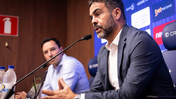 Apresentação do técnico Artur Jorge, na Toca 2. (foto: Gustavo Aleixo/Cruzeiro)