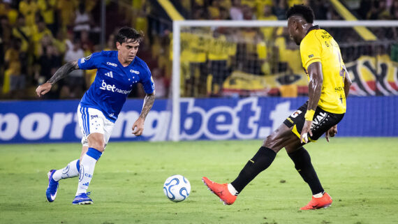 Fagner recebeu primeira chance como titular com Artur Jorge. (foto: Gustavo Aleixo / Cruzeiro.)