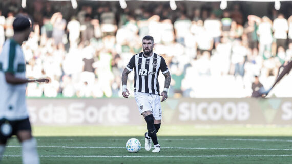 Lyanco falhou no segundo gol do Coritiba (foto: Paulo Henrique França / Atlético)