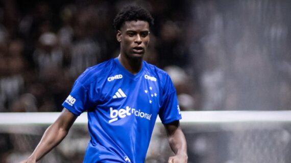 Jonathan Jesus em ação pelo Cruzeiro. (foto: Gustavo Aleixo/Cruzeiro.)