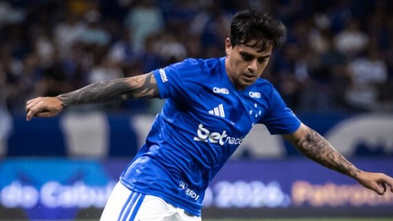 Fagner foi um dos destaques do Cruzeiro em vitória sobre o Bragantino. (foto: Gustavo Aleixo/Cruzeiro.)