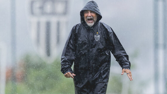 Sampaoli em treinamento na Cidade do Galo (foto: Pedro Souza / Atlético)