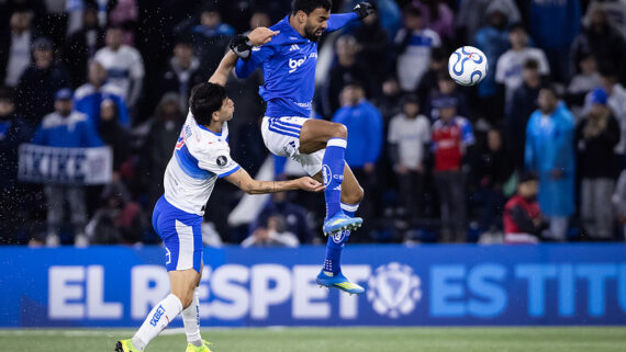 Fabrício Bruno é o jogador mais utilizado da equipe em 2026; Cruzeiro já disputou 34 partidas no ano. (foto: Gustavo Aleixo/Cruzeiro.)