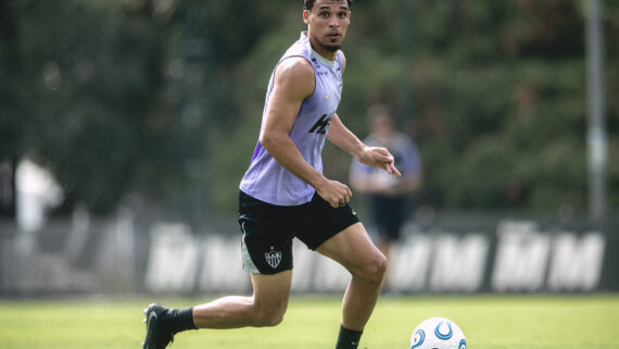 Victor Hugo em treinamento na Cidade do Galo (foto: Pedro Souza / Atlético)