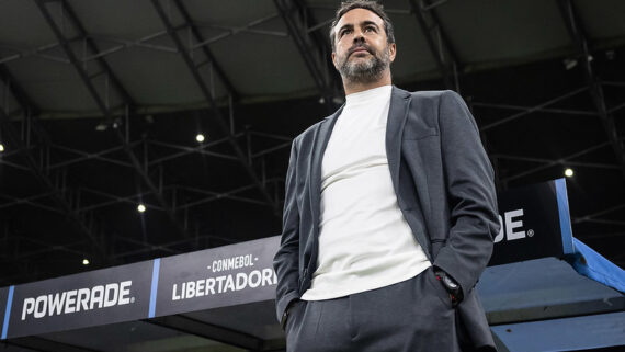 Artur Jorge valoriza classificação, exalta equipe e celebra 