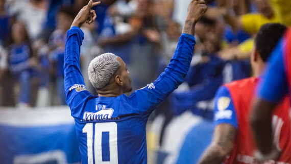 Matheus Pereira em atuação de gala no Mineirão. (foto: Gustavo Aleixo / Cruzeiro.)
