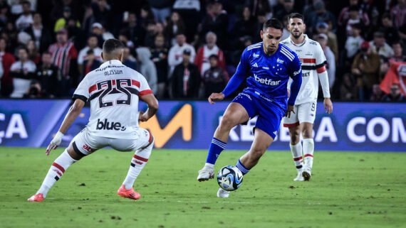 Sem espaço, Peralta terá futuro definido na janela. (foto: Gustavo Aleixo / Cruzeiro.)