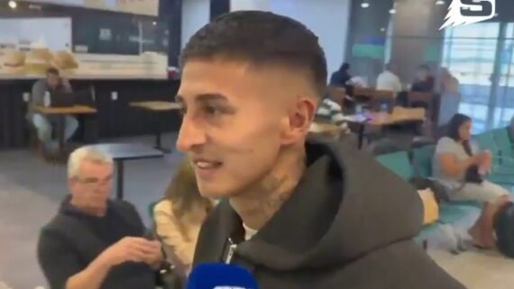 Gabriel Rojas desembarcou em BH para assinar com o Cruzeiro. (foto: Reprodução / Samuca TV.)