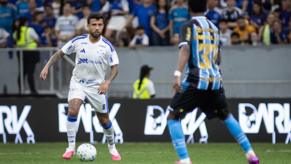 Matheus Henrique em ação pelo Cruzeiro. (foto: Gustavo Aleixo/Cruzeiro.)