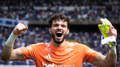 Otávio em ação pelo Cruzeiro.