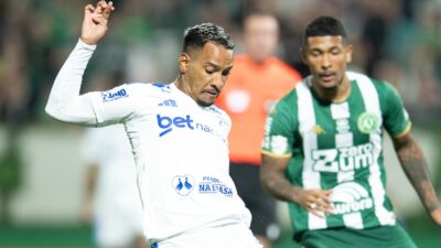 Cruzeiro joga mal e apenas empata com a Chapecoense.