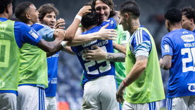 Cruzeiro x Athletico-PR, no Mineirão.