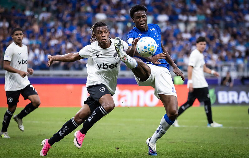 Jonathan Jesus em ação pelo Cruzeiro. (foto: Gustavo Aleixo/Cruzeiro.)