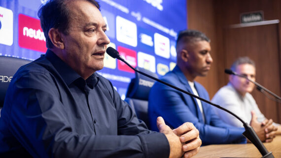 Chegada de Paulinho, novo dirigente do Cruzeiro. (foto: Gustavo Aleixo/Cruzeiro.)